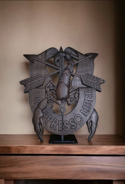 DE OPPRESSO LIBER carved out in wood
